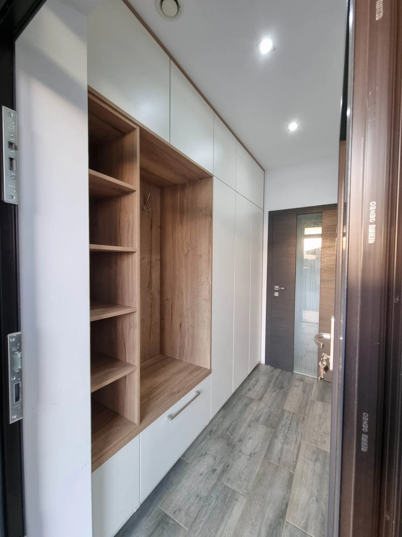 Vstavaná chodbová zostava na mieru